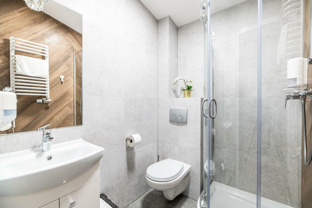 Lubomirskiego 23 Residence - Great Location, 10 Min To Main Square By Foot, Right Next To Main Rail And Bus Station คราคูฟ ภายนอก รูปภาพ