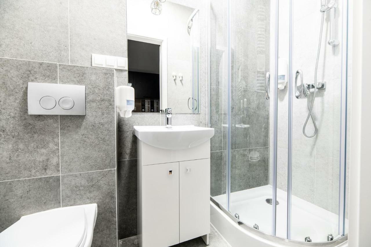 Lubomirskiego 23 Residence - Great Location, 10 Min To Main Square By Foot, Right Next To Main Rail And Bus Station คราคูฟ ภายนอก รูปภาพ