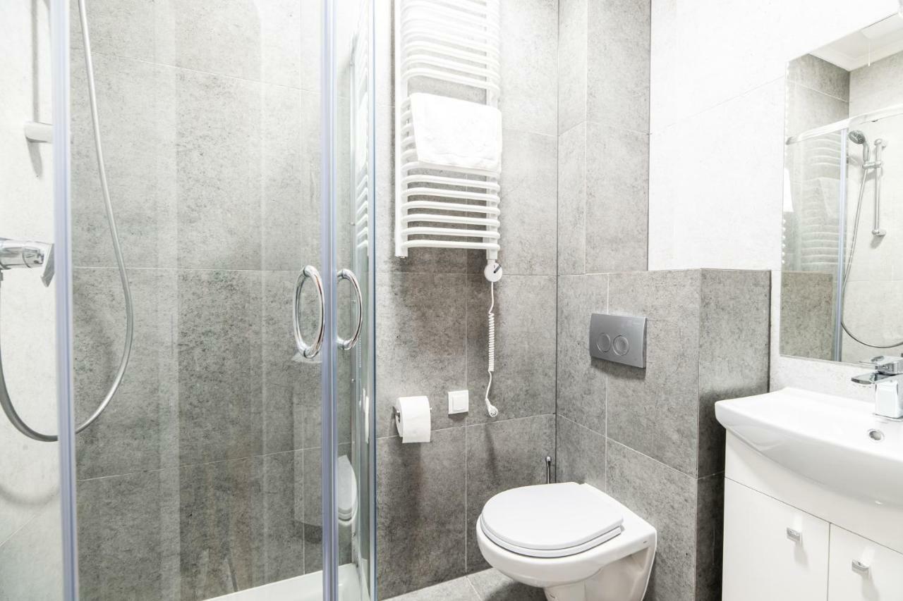 Lubomirskiego 23 Residence - Great Location, 10 Min To Main Square By Foot, Right Next To Main Rail And Bus Station คราคูฟ ภายนอก รูปภาพ